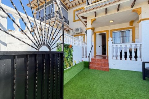 House for sale in Alicante, Spain 3 bedrooms, 75 sq.m. No. 166106 - photo 2