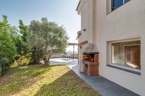 Huvila vuokrattavana Sant Just Desvern, Barcelona, Espanja, 5 makuuhuonetta, 411 m2 No. 192854 - kuva 7