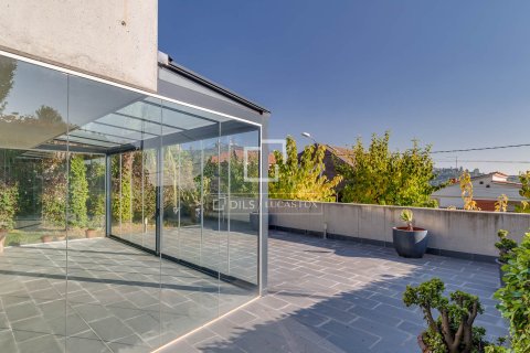 Huvila vuokrattavana Sant Just Desvern, Barcelona, Espanja, 5 makuuhuonetta, 411 m2 No. 192854 - kuva 8