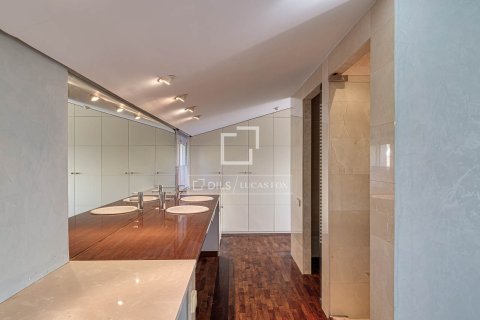Huvila vuokrattavana Sant Just Desvern, Barcelona, Espanja, 5 makuuhuonetta, 411 m2 No. 192854 - kuva 17