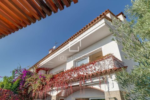 Huvila vuokrattavana Sant Just Desvern, Barcelona, Espanja, 5 makuuhuonetta, 411 m2 No. 192854 - kuva 2