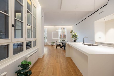 Huoneisto Barcelona, Espanja 2 makuuhuonetta, 114 m2 No. 192858