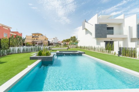 Bungalow for sale Torrevieja, Alicante, Spain 2 bedrooms, 74 sq.m. No. 111480 - photo 1
