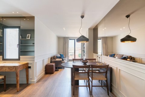 Apartment à vendre à Barcelona, Espagne, 2 chambres, No. 140976 - photo 3