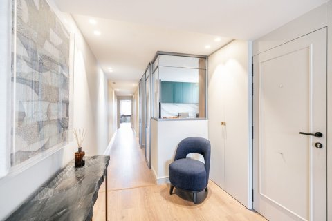 Apartment à vendre à Barcelona, Espagne, 2 chambres, No. 140976 - photo 21