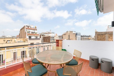 Apartment à vendre à Barcelona, Espagne, 2 chambres, No. 140976 - photo 1