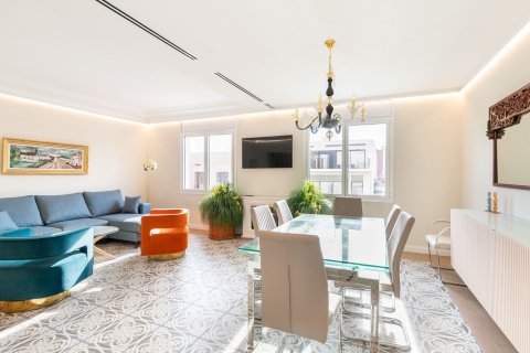Apartamento en venta en Barcelona, España 4 dormitorios, No. 140981 - foto 2