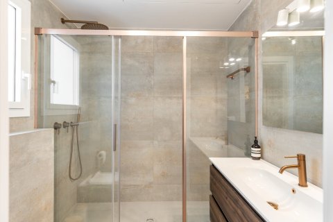 Apartamento en venta en Barcelona, España 4 dormitorios, No. 140981 - foto 18
