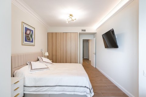 Apartamento en venta en Barcelona, España 4 dormitorios, No. 140981 - foto 13