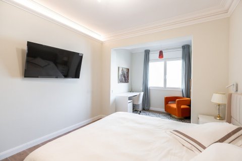 Apartamento en venta en Barcelona, España 4 dormitorios, No. 140981 - foto 12