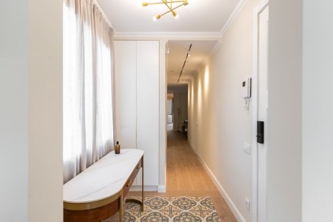Apartamento en venta en Barcelona, España 4 dormitorios, No. 140981 - foto 19