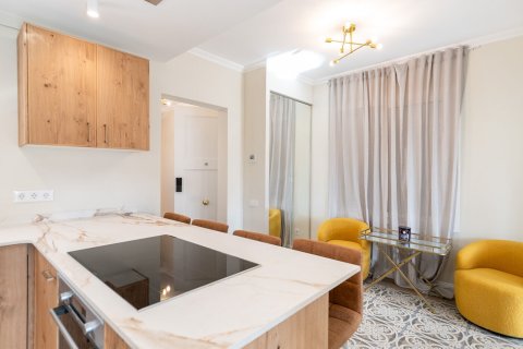 Apartamento en venta en Barcelona, España 4 dormitorios, No. 140981 - foto 7