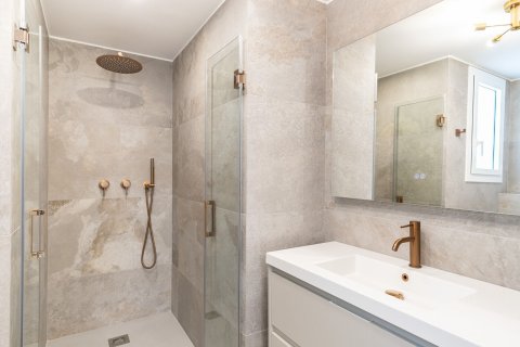 Apartamento en venta en Barcelona, España 4 dormitorios, No. 140981 - foto 14