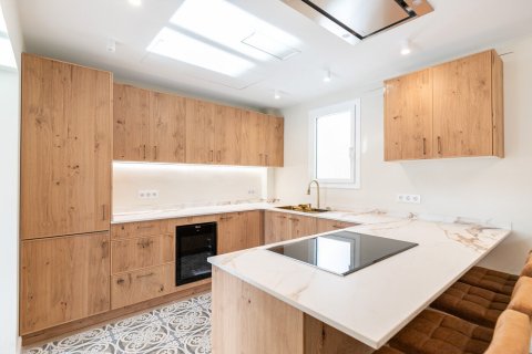 Apartamento en venta en Barcelona, España 4 dormitorios, No. 140981 - foto 6