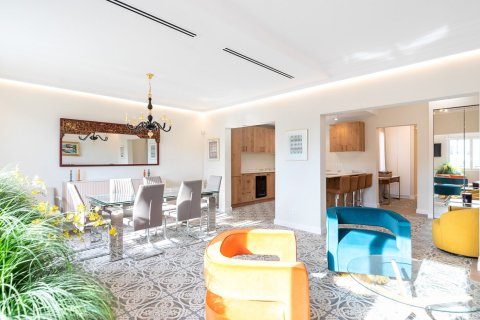 Apartamento en venta en Barcelona, España 4 dormitorios, No. 140981 - foto 3