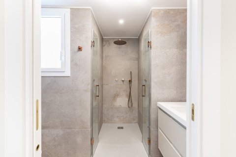 Apartamento en venta en Barcelona, España 4 dormitorios, No. 140981 - foto 15
