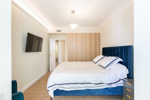 Apartamento en venta en Barcelona, España 4 dormitorios, No. 140981 - foto 17