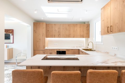 Apartamento en venta en Barcelona, España 4 dormitorios, No. 140981 - foto 9