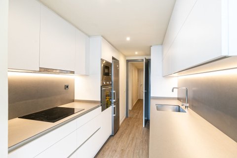 Apartment à vendre à Barcelona, Espagne, 2 chambres, No. 140979 - photo 9