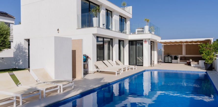 Villa La Marina, Alicante, Spanien 7 Schlafzimmer, 332 m2 Nr. 114573