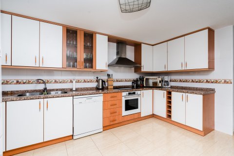 Kaupunkipientalo myytävänä Gran Alacant, Alicante, Espanja, 6 makuuhuonetta, 287 m2 No. 114565 - kuva 6