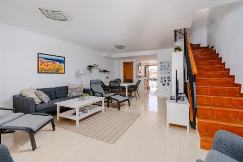 Kaupunkipientalo myytävänä Gran Alacant, Alicante, Espanja, 6 makuuhuonetta, 287 m2 No. 114565 - kuva 9