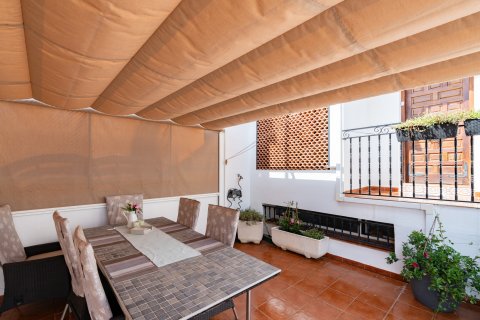 Kaupunkipientalo myytävänä Gran Alacant, Alicante, Espanja, 6 makuuhuonetta, 287 m2 No. 114565 - kuva 4