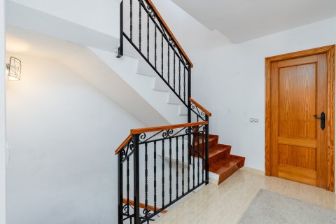 Kaupunkipientalo myytävänä Gran Alacant, Alicante, Espanja, 6 makuuhuonetta, 287 m2 No. 114565 - kuva 11