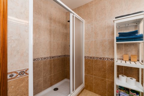 Kaupunkipientalo myytävänä Gran Alacant, Alicante, Espanja, 6 makuuhuonetta, 287 m2 No. 114565 - kuva 21