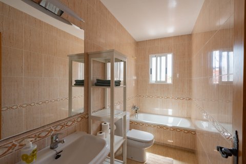 Kaupunkipientalo myytävänä Gran Alacant, Alicante, Espanja, 6 makuuhuonetta, 287 m2 No. 114565 - kuva 10