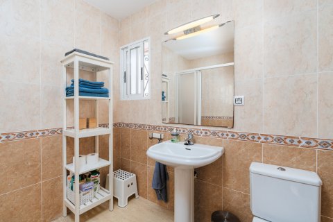 Kaupunkipientalo myytävänä Gran Alacant, Alicante, Espanja, 6 makuuhuonetta, 287 m2 No. 114565 - kuva 20