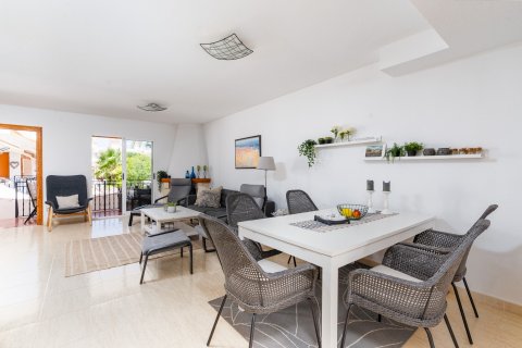 Kaupunkipientalo myytävänä Gran Alacant, Alicante, Espanja, 6 makuuhuonetta, 287 m2 No. 114565 - kuva 8