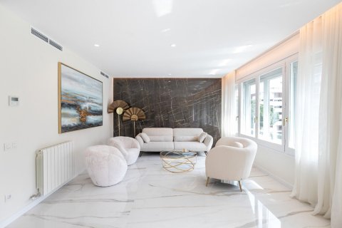 Apartment à vendre à Barcelona, Espagne, 4 chambres, No. 140995 - photo 6