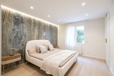 Apartment à vendre à Barcelona, Espagne, 4 chambres, No. 140995 - photo 16