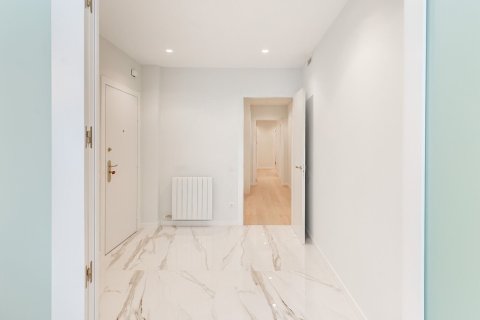 Apartment à vendre à Barcelona, Espagne, 4 chambres, No. 140995 - photo 28