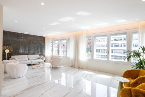 Apartment à vendre à Barcelona, Espagne, 4 chambres, No. 140995 - photo 2