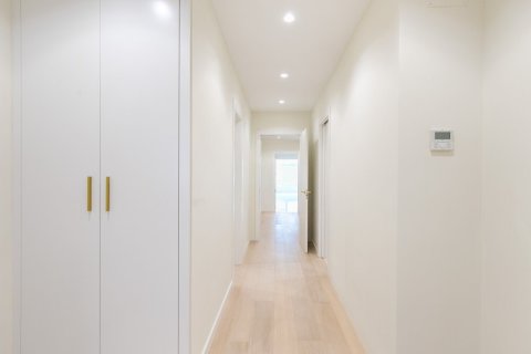 Apartment à vendre à Barcelona, Espagne, 4 chambres, No. 140995 - photo 13