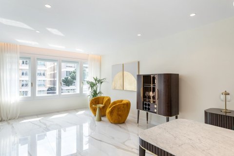 Apartment à vendre à Barcelona, Espagne, 4 chambres, No. 140995 - photo 3