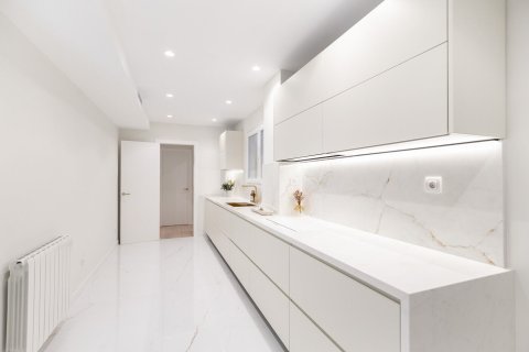 Apartment à vendre à Barcelona, Espagne, 4 chambres, No. 140995 - photo 9