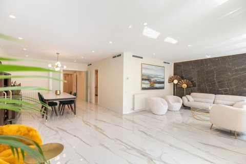 Apartment à vendre à Barcelona, Espagne, 4 chambres, No. 140995 - photo 4