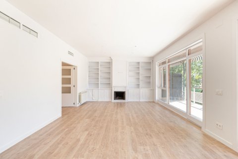 Apartment à vendre à Barcelona, Espagne, 5 chambres, No. 140989 - photo 4