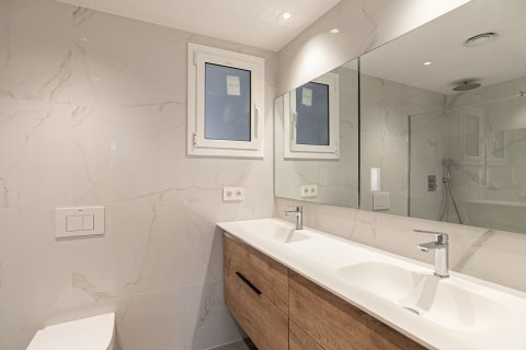 Apartment à vendre à Barcelona, Espagne, 5 chambres, No. 140989 - photo 14