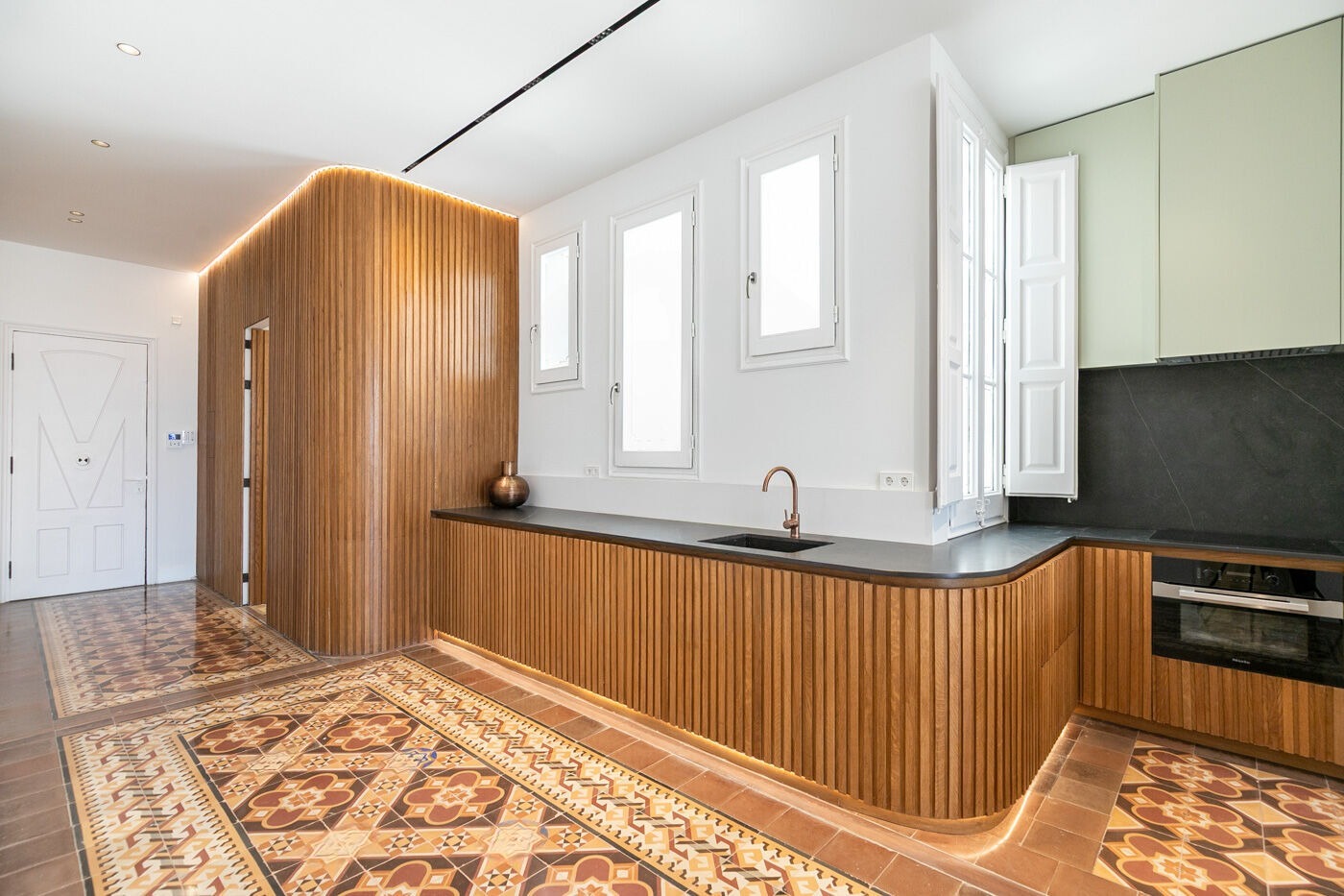 Apartamento en Barcelona, España 3 dormitorios,  No. 140990