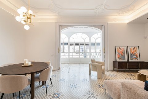 Lägenhet till salu i Barcelona, Spanien 3 sovrum, Nr. 140990 - foto 2