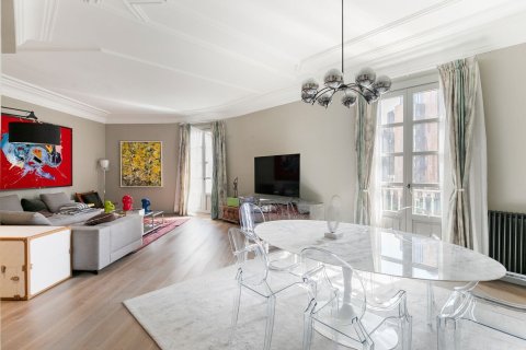 Apartamento en venta en Barcelona, España 3 dormitorios, No. 140992 - foto 3