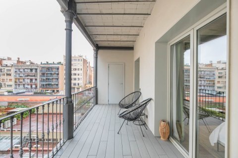 Apartamento en venta en Barcelona, España 3 dormitorios, No. 140992 - foto 6