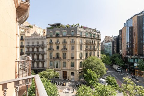 Apartamento en venta en Barcelona, España 3 dormitorios, No. 140992 - foto 9