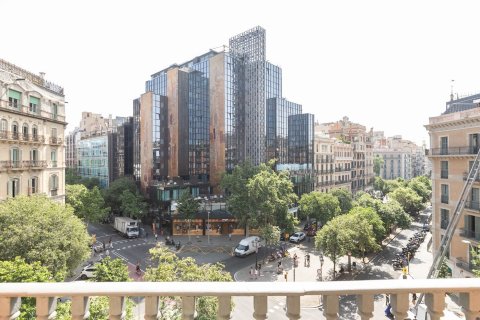 Apartamento en venta en Barcelona, España 3 dormitorios, No. 140992 - foto 7
