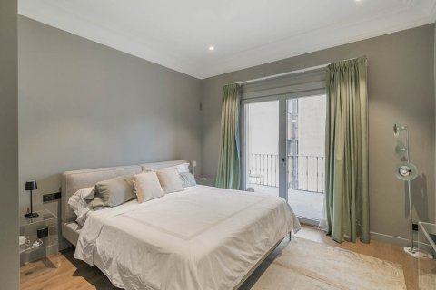 Apartamento en venta en Barcelona, España 3 dormitorios, No. 140992 - foto 14
