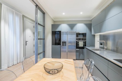 Apartamento en venta en Barcelona, España 3 dormitorios, No. 140992 - foto 13